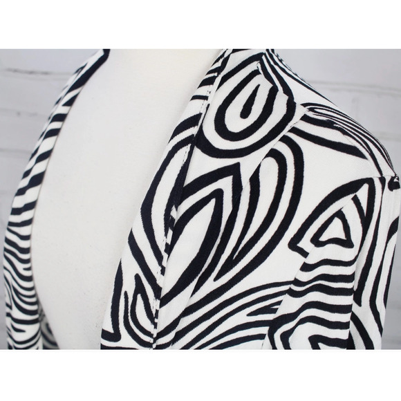 CHICO'S Travelers Open Front Cardigan Wrap Layer Jacket Black White Artsy Sz M - Picture 3 of 8